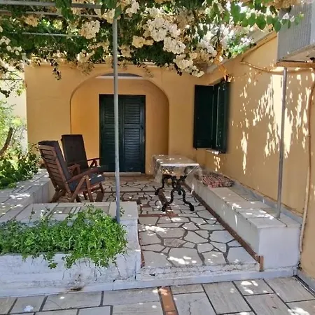 Helen's Bougainvillea Gasthof Agia Efimia